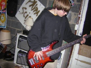 frankie_errr_bassing.jpg